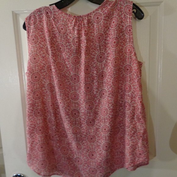 Women's New Blouse Sleeveless. Size L - Picture 4 of 7